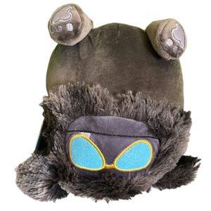 Squishmallows NWT Ultra Rare Wallis the Bigfoot Grey Black 8"